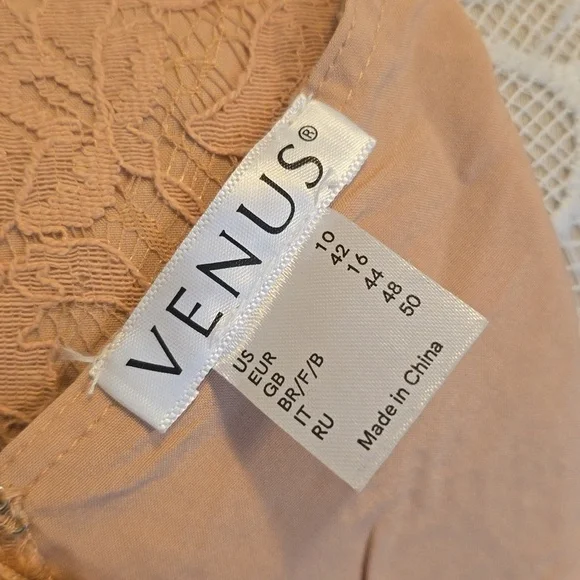 Venus Lace Sheath Bodycon Dress with Bell Sleeves sz 10 NWT - Picture 5 of 16